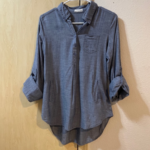 2 Look Amazing Tops - Women Small %100 Cotton Lightweight Chambray Tunic Shirt Blouse